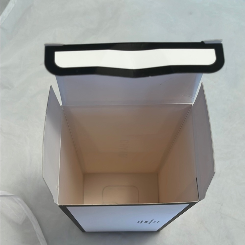 CHANEL Monochrome Storage Box - Picture 7 of 8